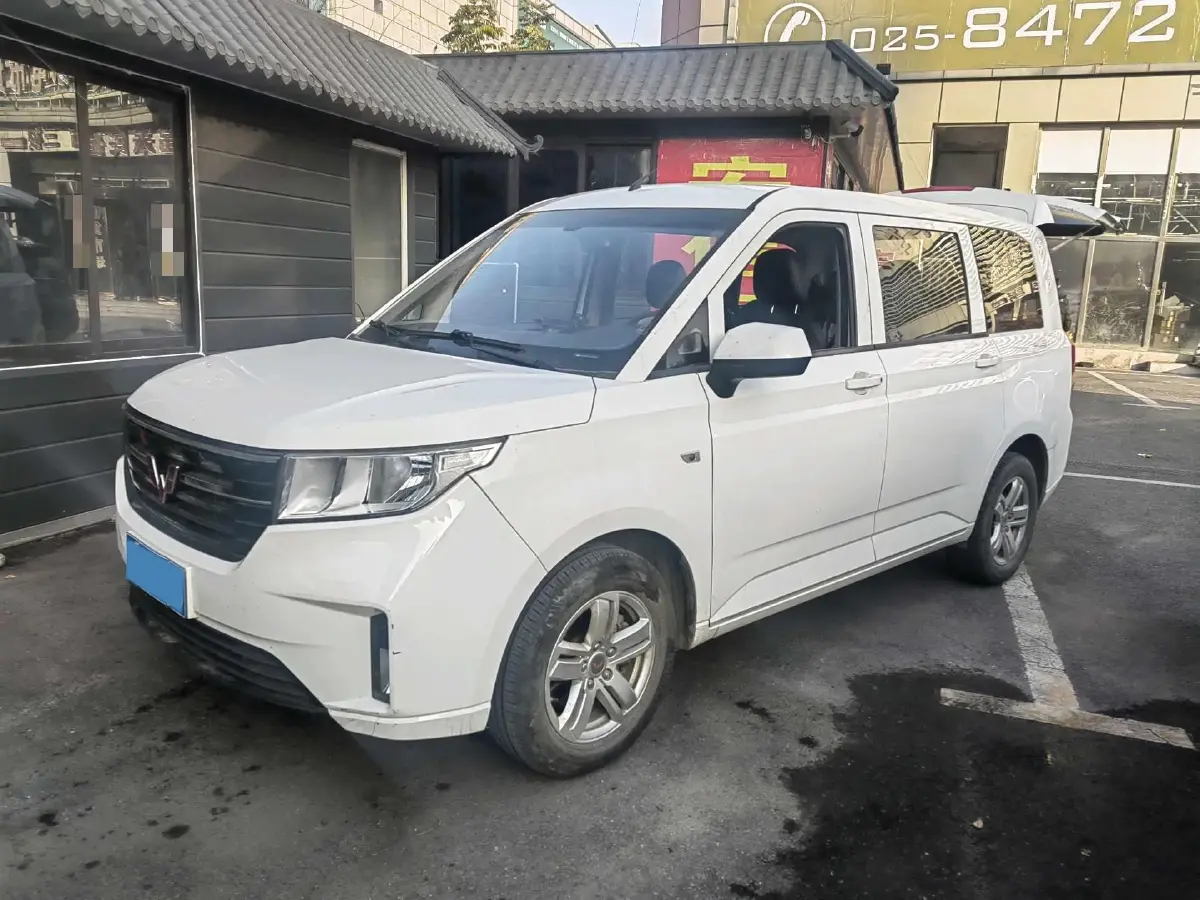 2020 WuLing HongGuang Plus 1.5L 99HP L4 6MT