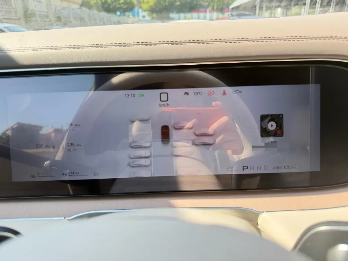 2025 Denza DenzaN8L 2.0T 207HP L4 E-CVT PHEV,autocango,china used car exporter,china ev exporter,chinese used car exporter,chinese used ev exporter