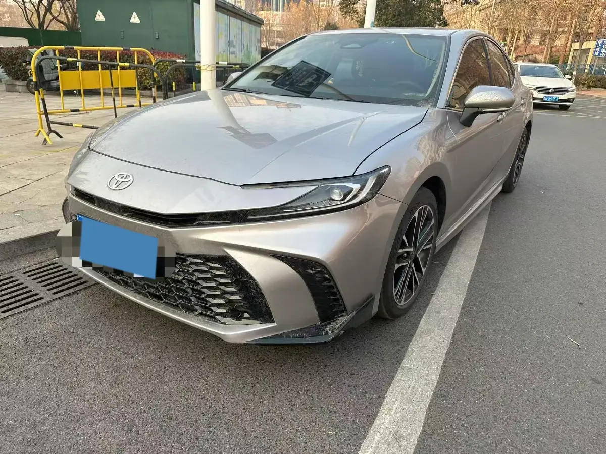 2026 Toyota Camry 2.0L 152HP L4 E-CVT Hybrid