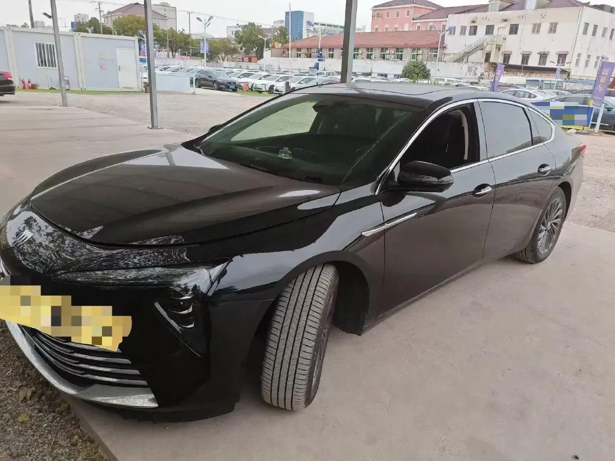 2025 Buick Larcosse 2.0T 237HP L4 9AT