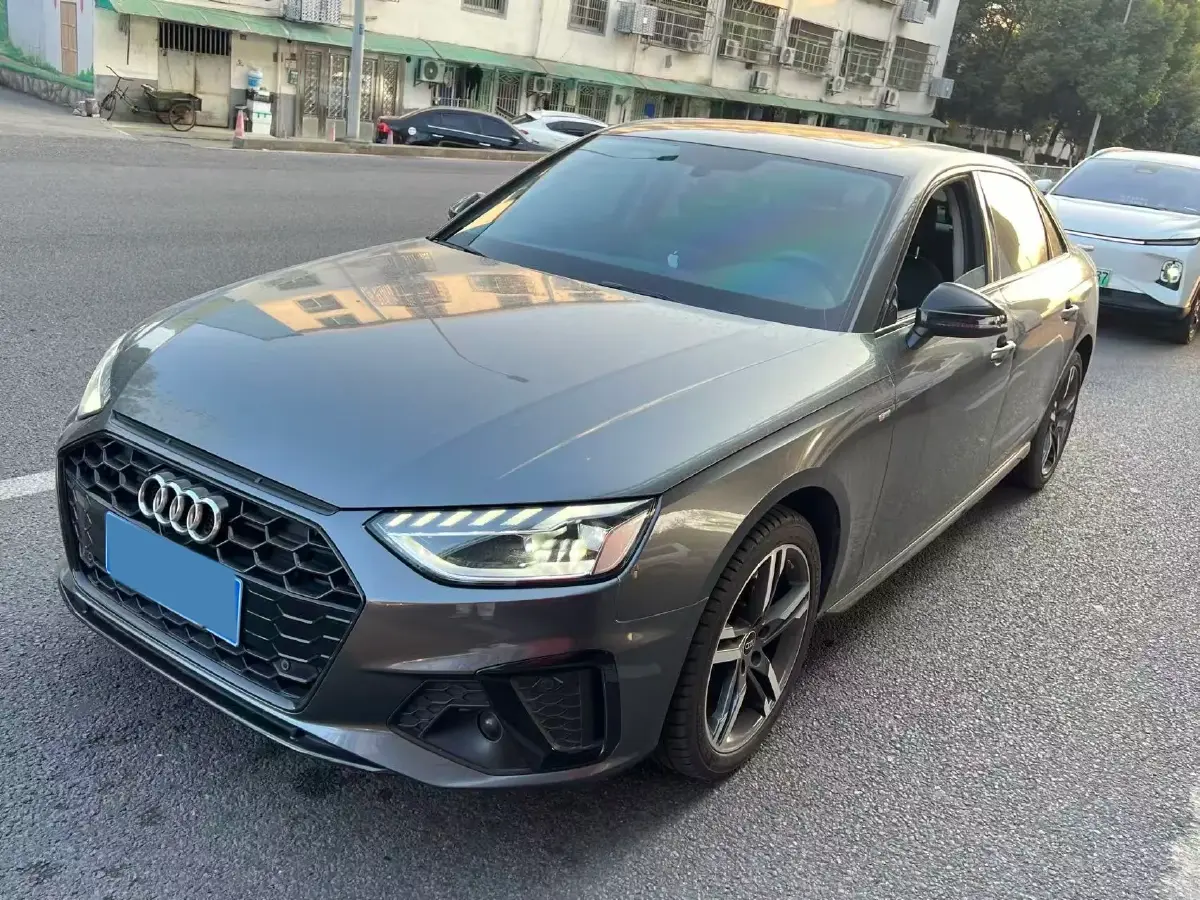 2022 Audi A4L 2.0T 190HP L4 7DCT