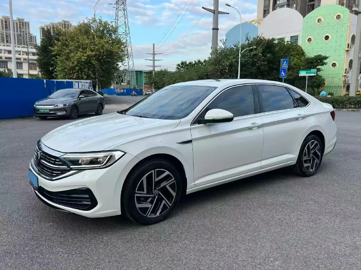 2023 Volkswagen Sagitar 1.5T 160HP L4 7DCT