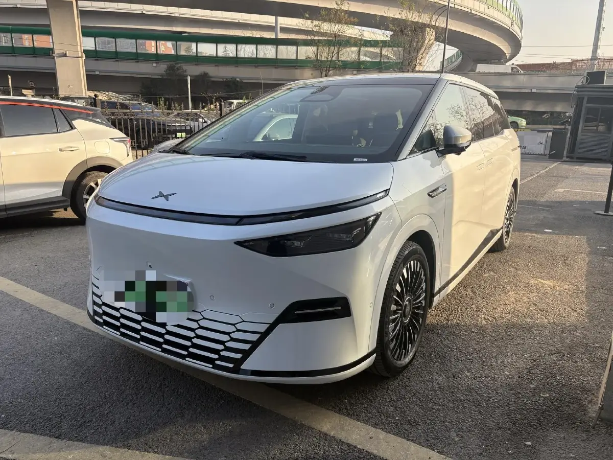 2025 Xpeng X9 BEV