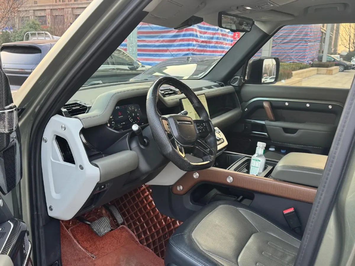 2022 Land Rover Defender 3.0T 400HP L6 8AT,autocango,china used car exporter,china ev exporter,chinese used car exporter,chinese used ev exporter