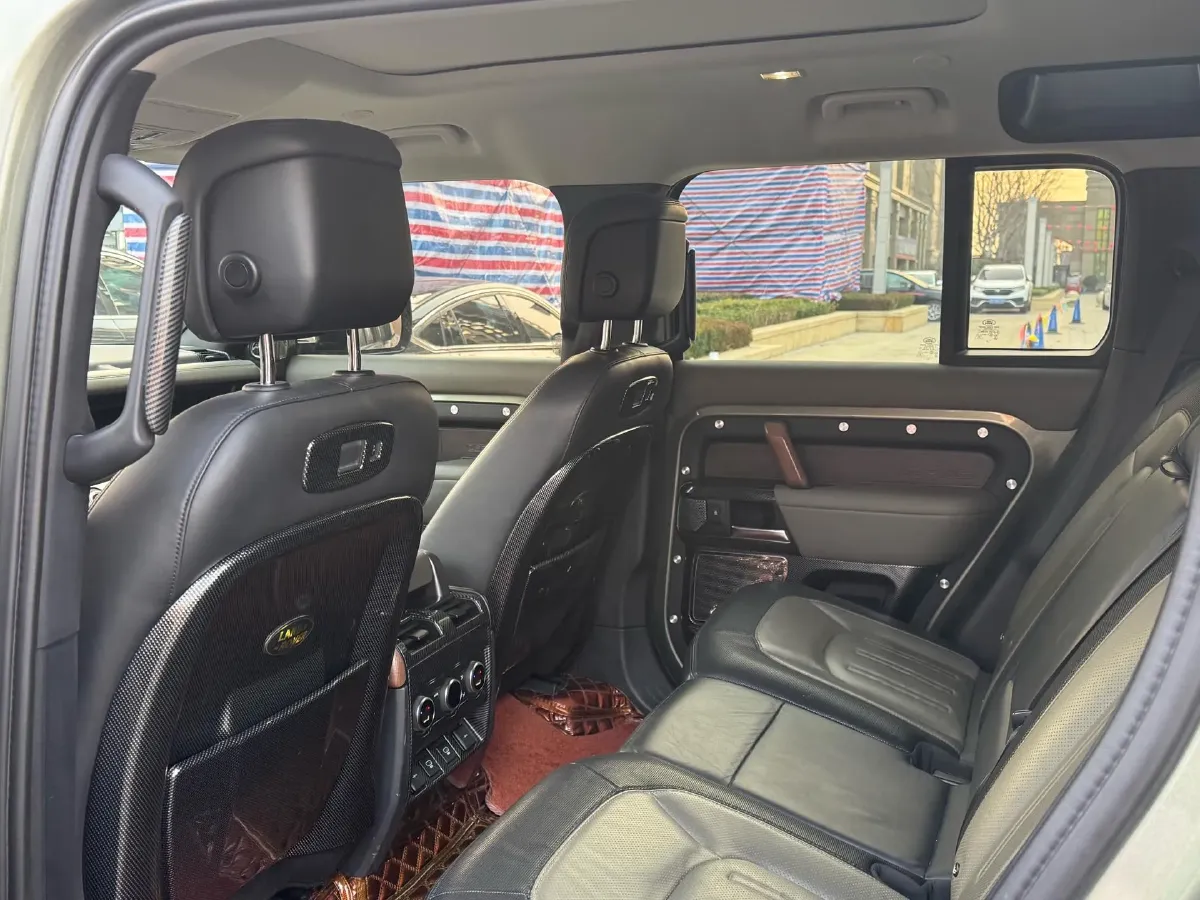 2022 Land Rover Defender 3.0T 400HP L6 8AT,autocango,china used car exporter,china ev exporter,chinese used car exporter,chinese used ev exporter