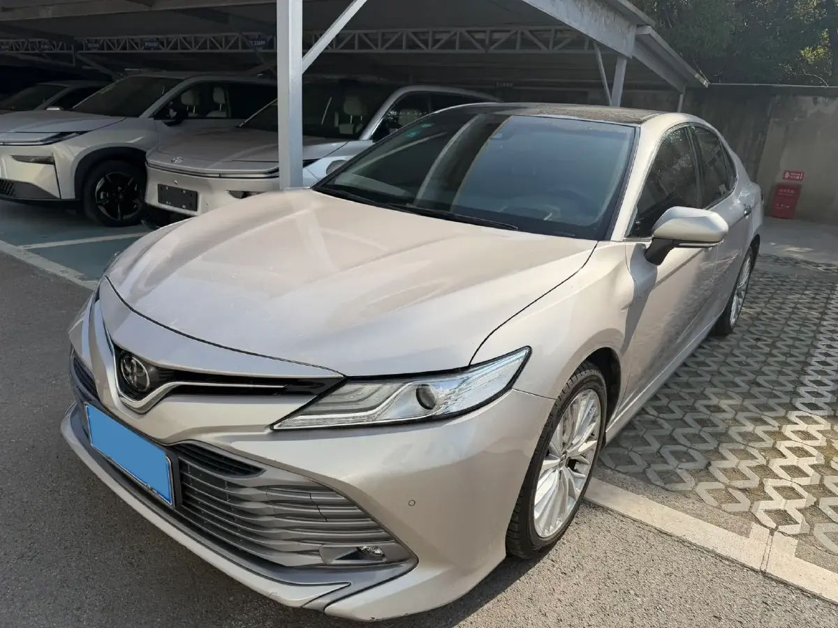 2019 Toyota Camry 2.5L 209HP L4 8AT