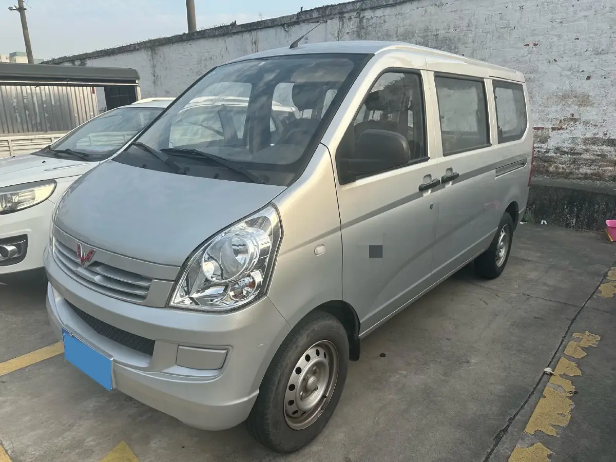 2023 WuLing RongGuang S 1.5L 102HP L4 5MT