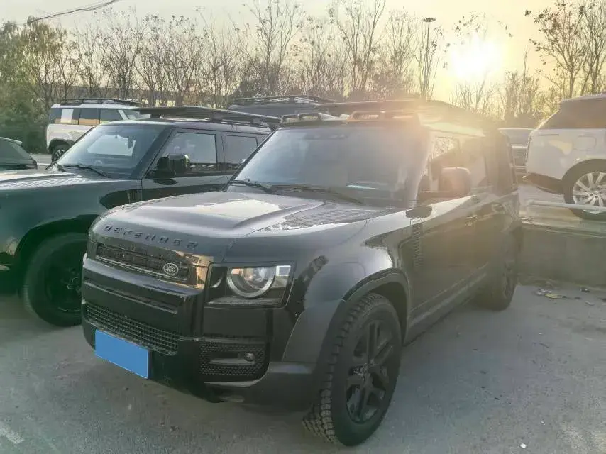 2025 Land Rover Defender 3.0T 400HP L6 8AT