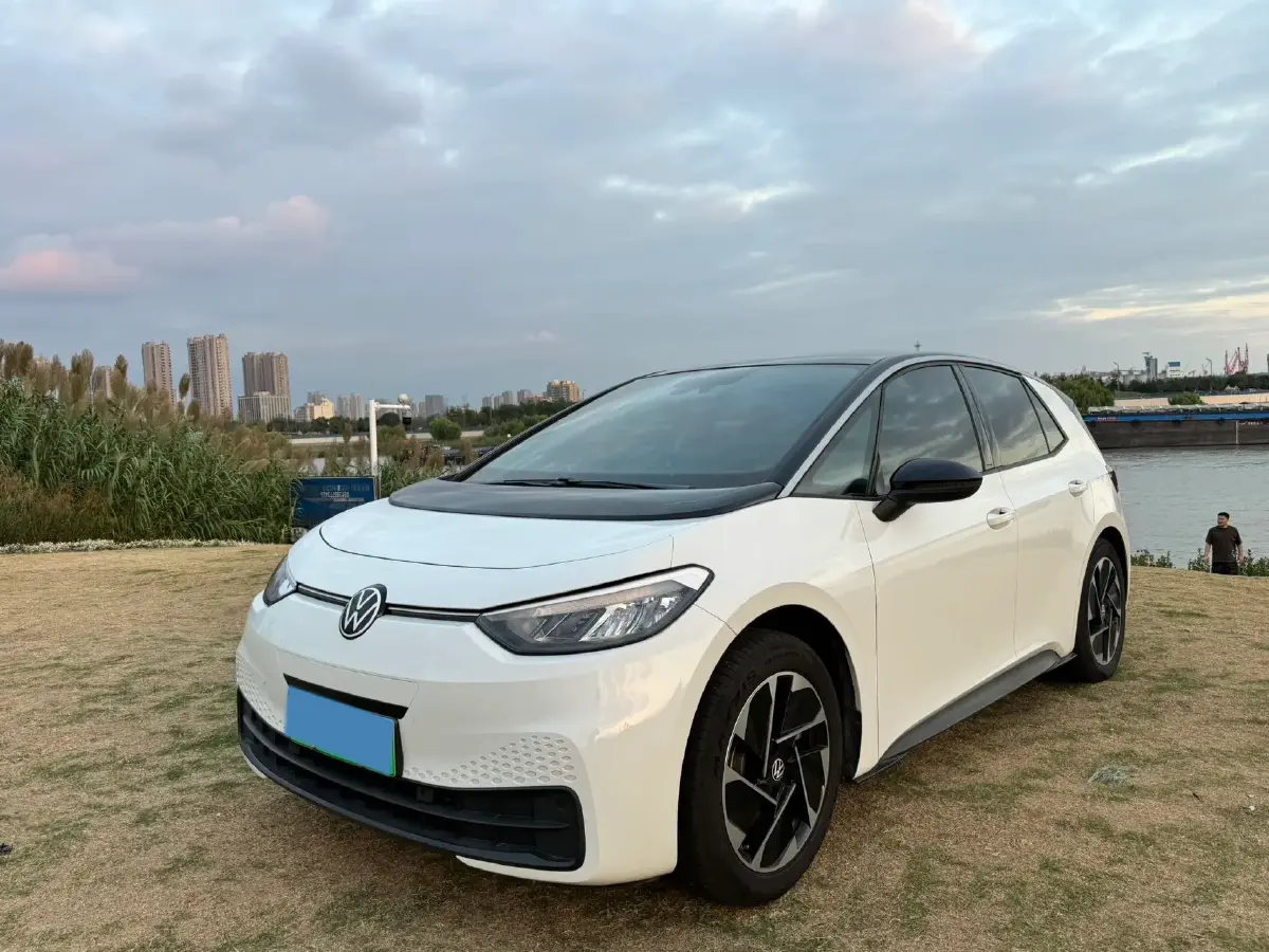 2025 Volkswagen ID.3 BEV 52.8KWH