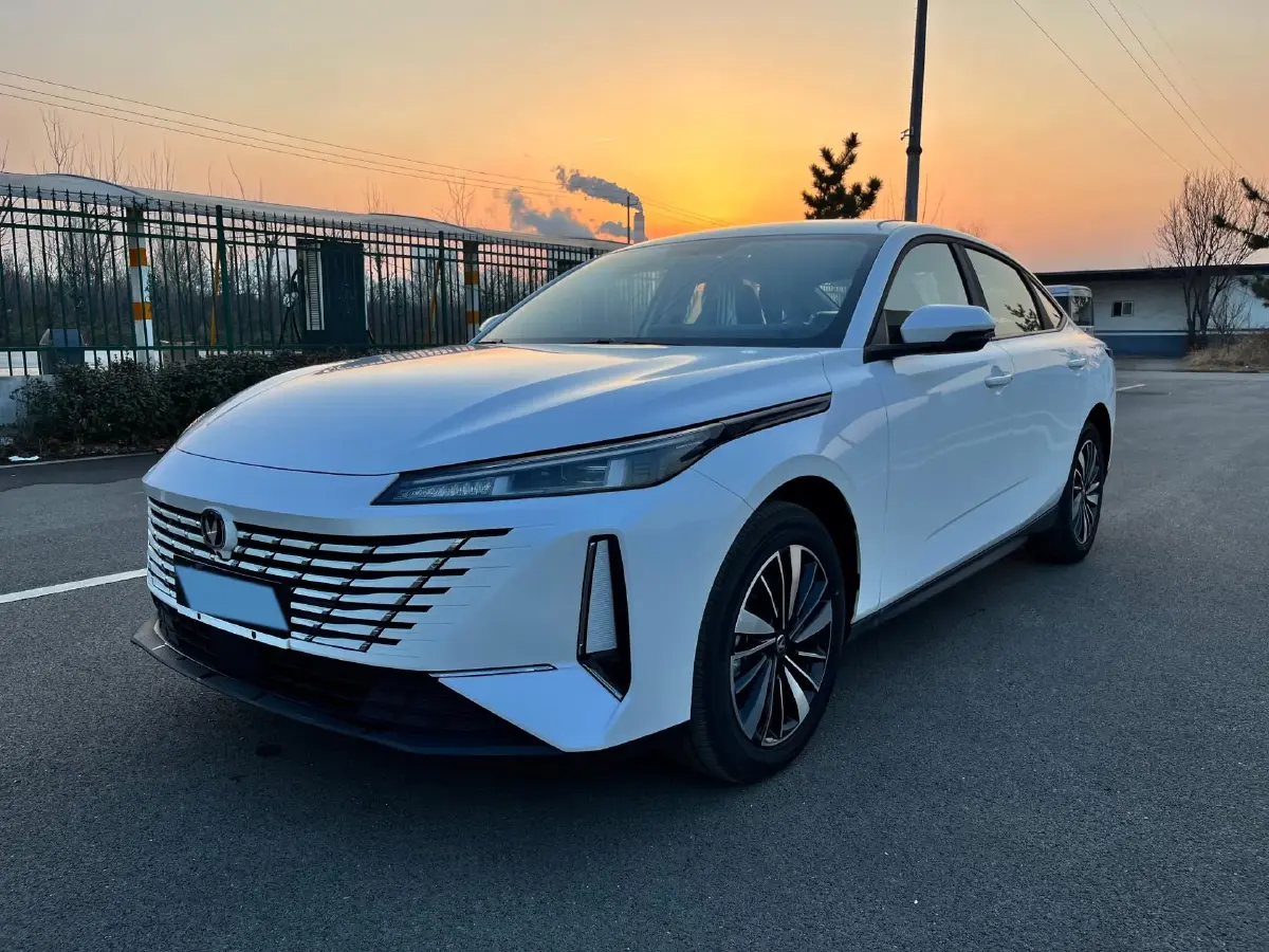 2025 ChangAn EadoPHEV 1.5L 98HP L4 E-CVT PHEV