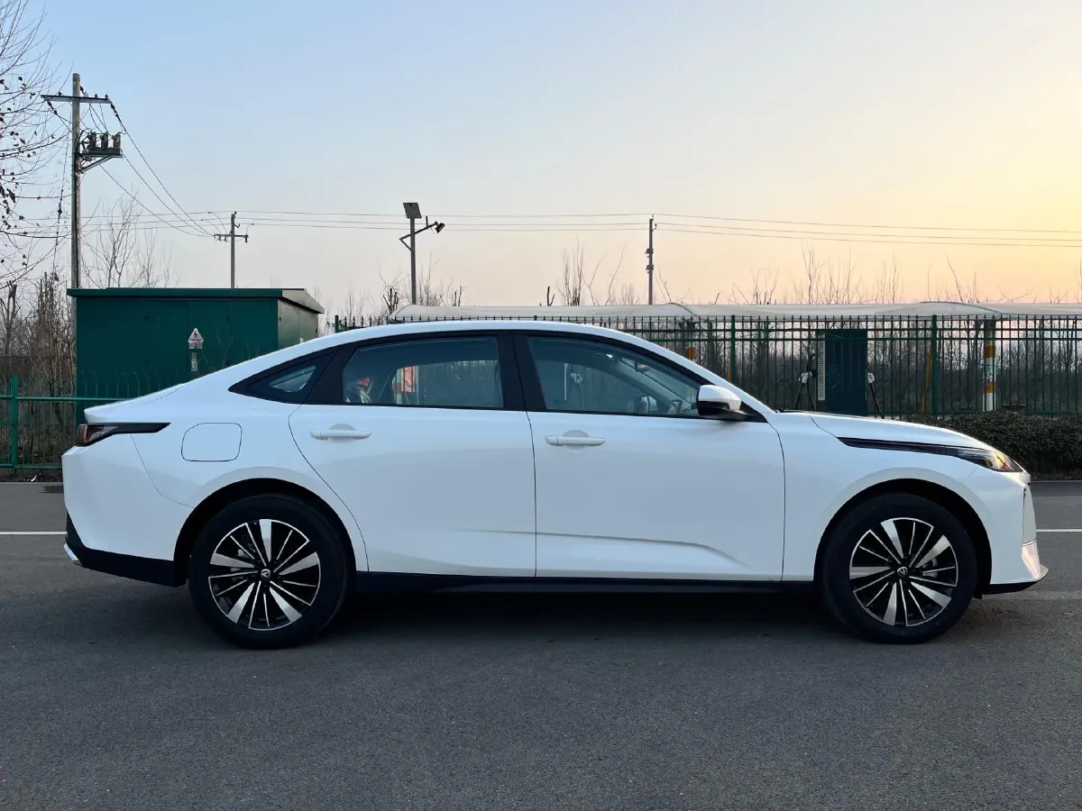 2025 ChangAn EadoPHEV 1.5L 98HP L4 E-CVT PHEV,autocango,china used car exporter,china ev exporter,chinese used car exporter,chinese used ev exporter