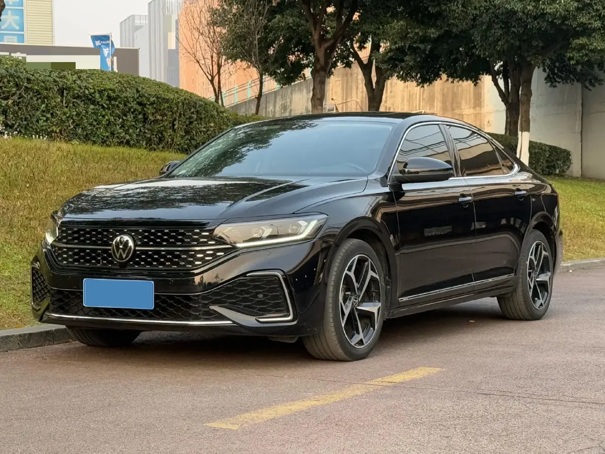 2023 Volkswagen Passat 2.0T 186HP L4 7DCT