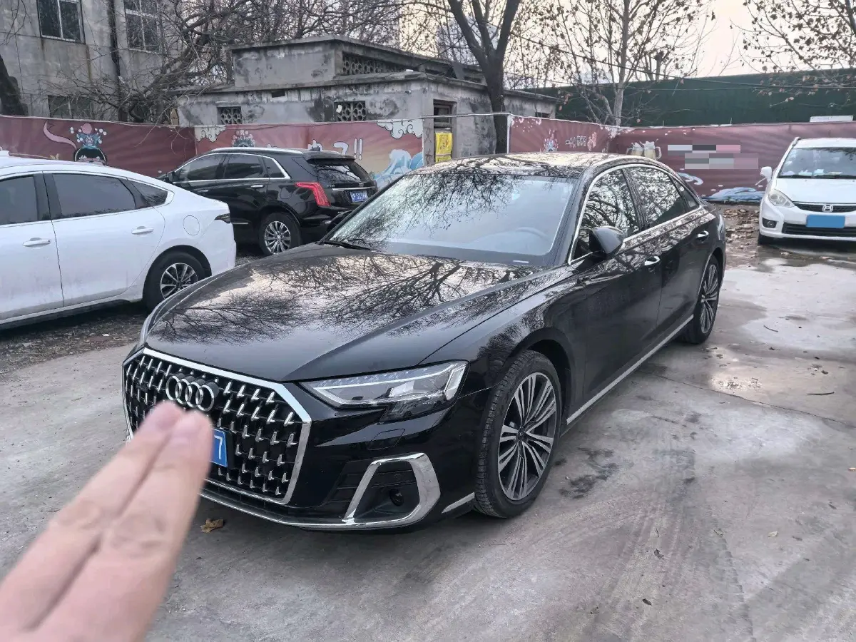2025 Audi A8 2.0T 265HP L4 8AT
