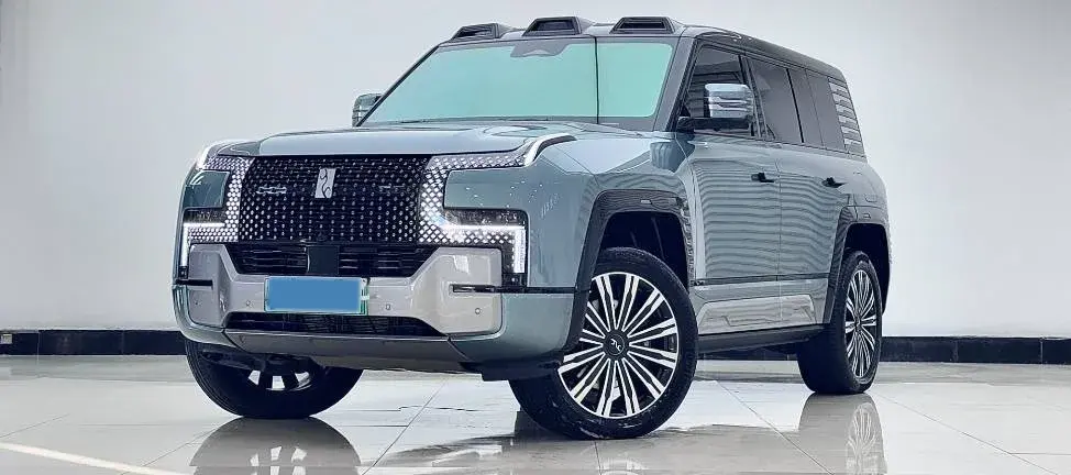 2023 YangWang U8 2.0T 272HP L4 REEV 49.05KWH