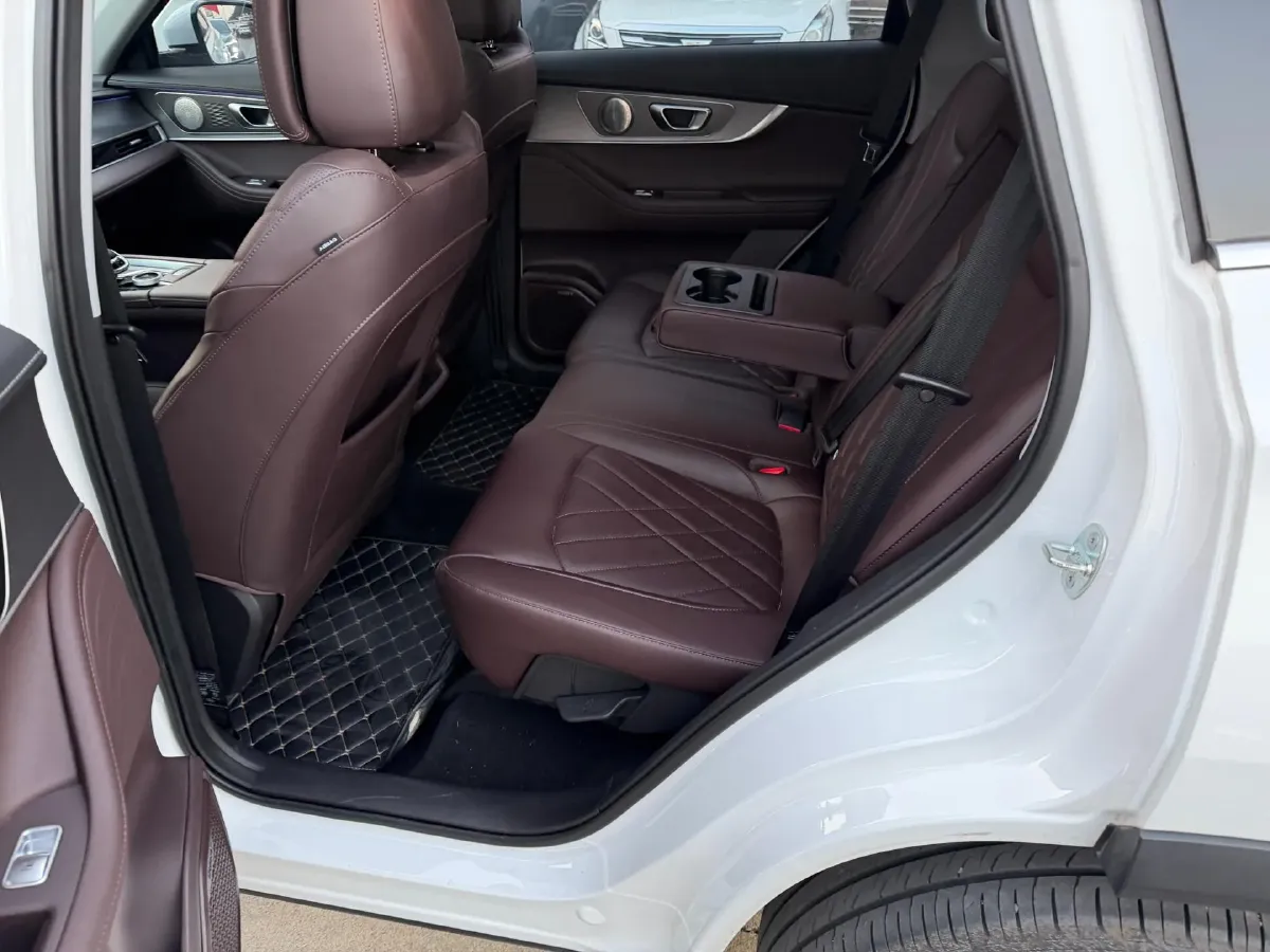 2024 Chery Tiggo 8 Plus 2.0T 254HP L4 7DCT,autocango,china used car exporter,china ev exporter,chinese used car exporter,chinese used ev exporter