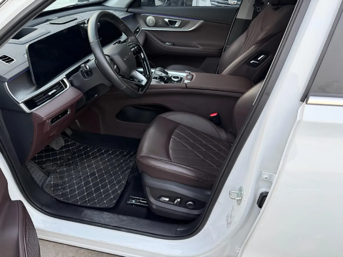 2024 Chery Tiggo 8 Plus 2.0T 254HP L4 7DCT,autocango,china used car exporter,china ev exporter,chinese used car exporter,chinese used ev exporter