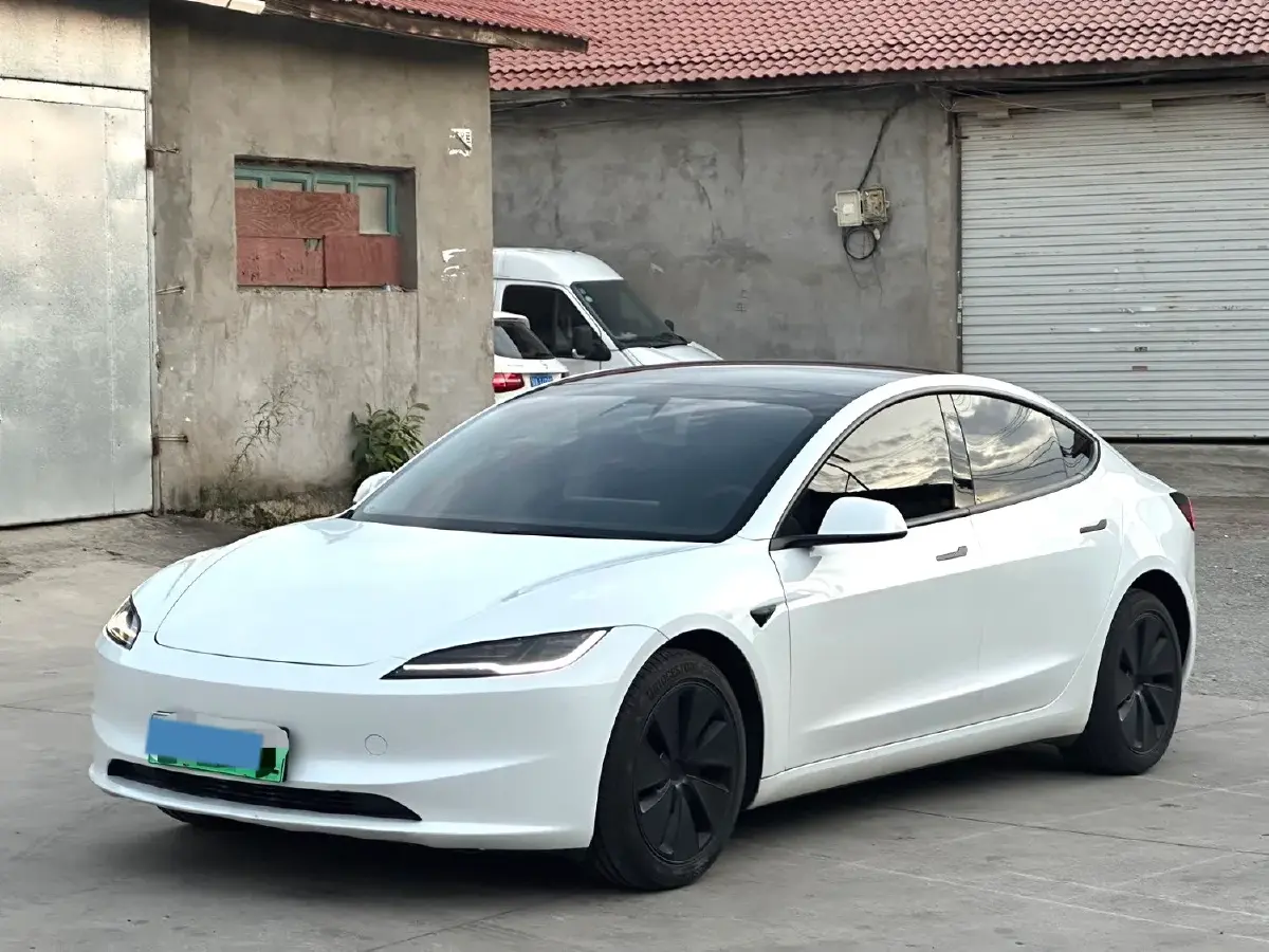 2025 Tesla Model 3 BEV 62.5KWH