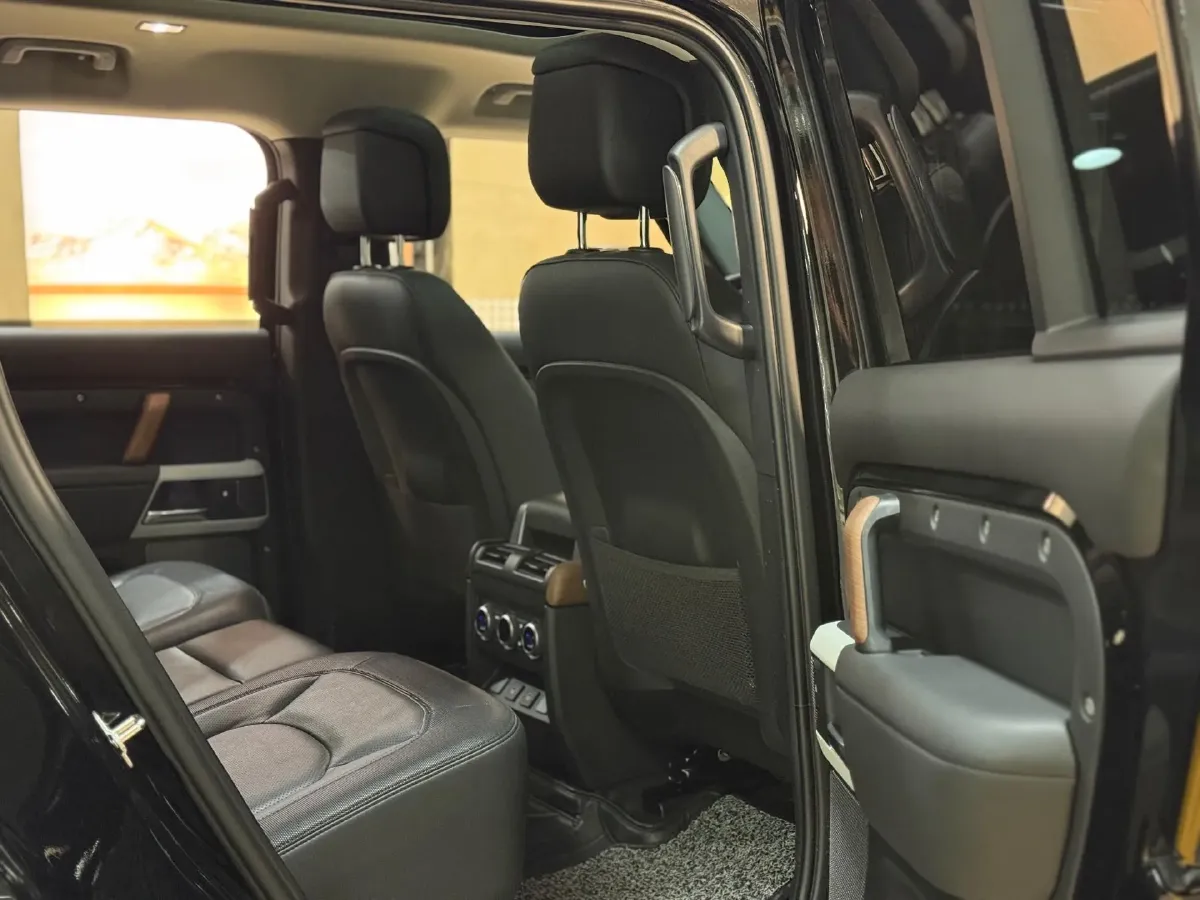 2022 Land Rover Defender 3.0T 400HP L6 8AT,autocango,china used car exporter,china ev exporter,chinese used car exporter,chinese used ev exporter