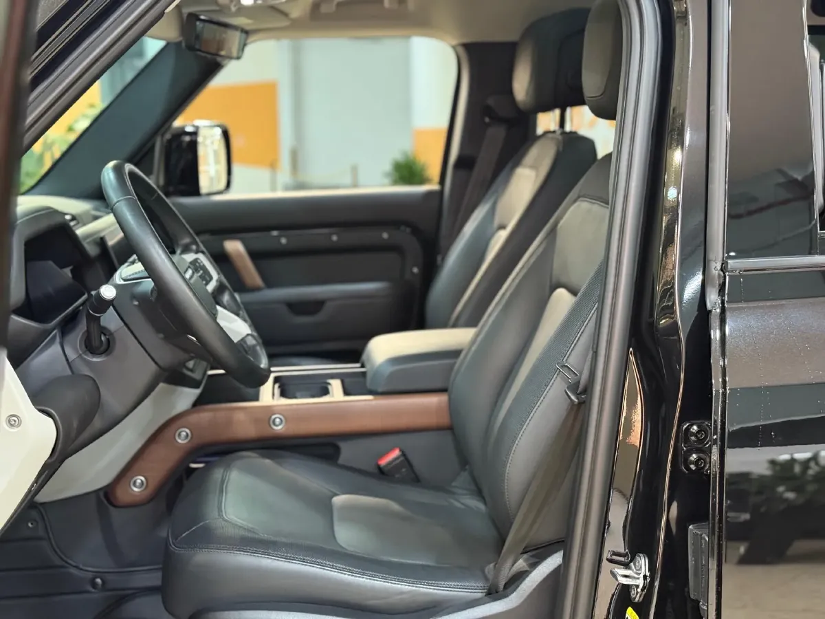 2022 Land Rover Defender 3.0T 400HP L6 8AT,autocango,china used car exporter,china ev exporter,chinese used car exporter,chinese used ev exporter