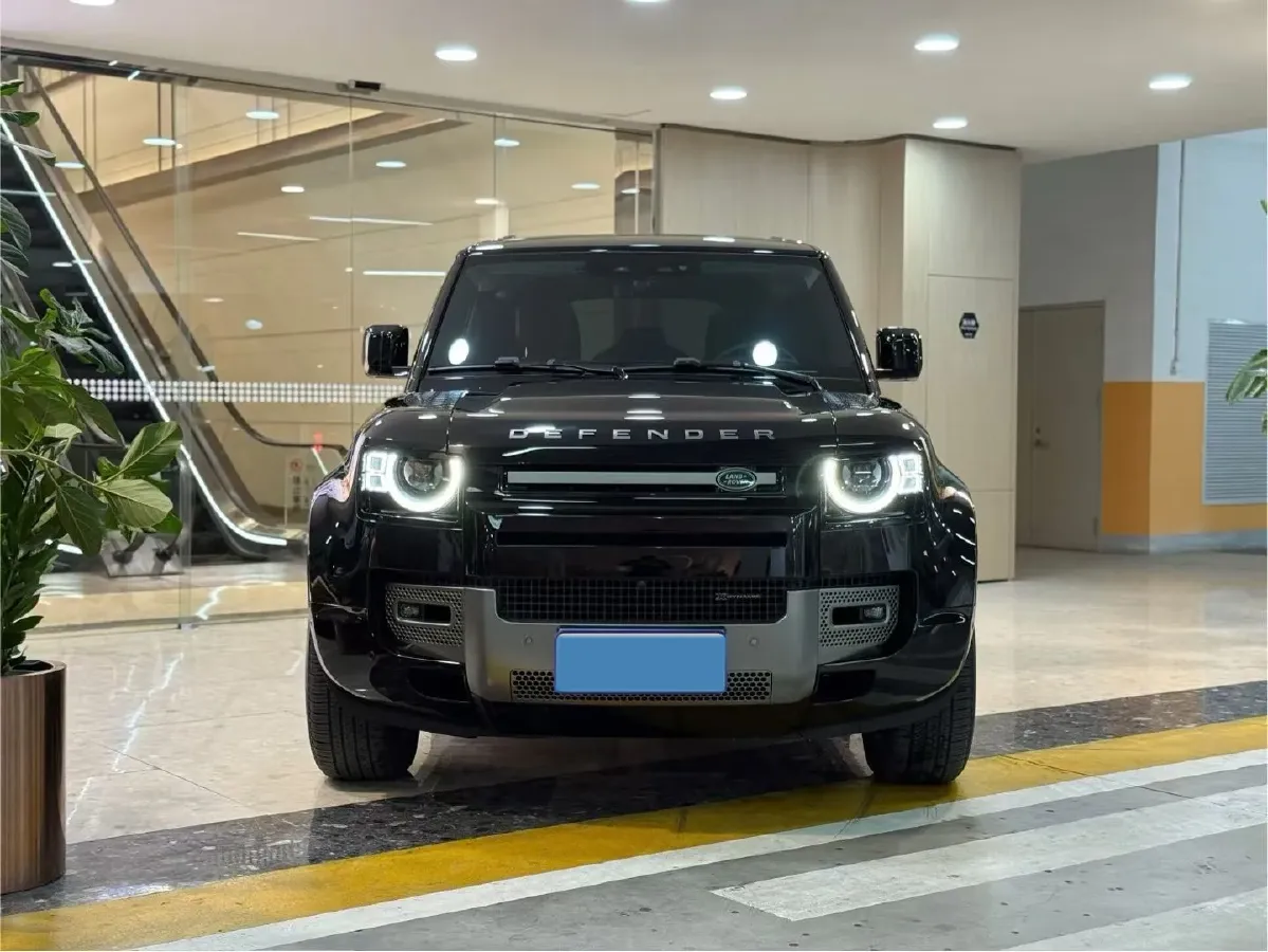 2022 Land Rover Defender 3.0T 400HP L6 8AT,autocango,china used car exporter,china ev exporter,chinese used car exporter,chinese used ev exporter