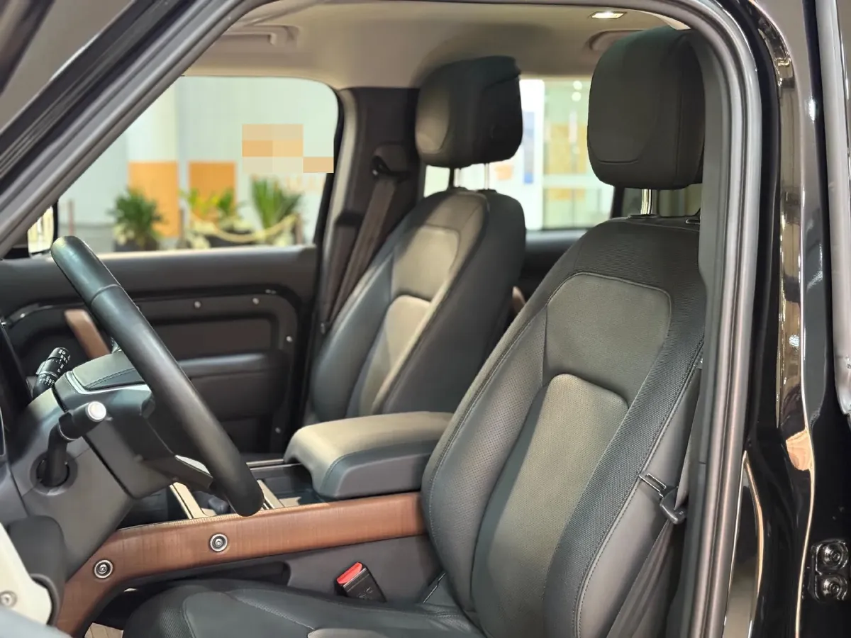 2022 Land Rover Defender 3.0T 400HP L6 8AT,autocango,china used car exporter,china ev exporter,chinese used car exporter,chinese used ev exporter