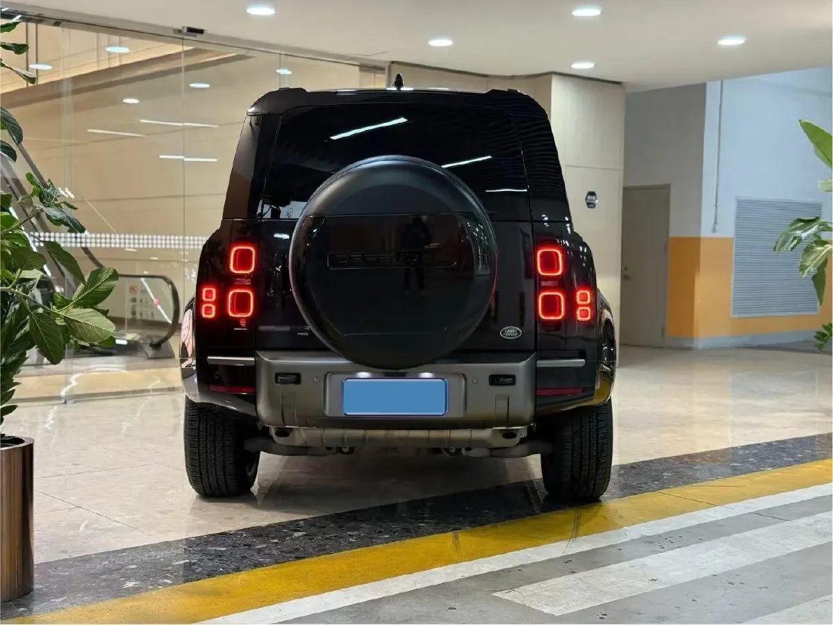 2022 Land Rover Defender 3.0T 400HP L6 8AT,autocango,china used car exporter,china ev exporter,chinese used car exporter,chinese used ev exporter