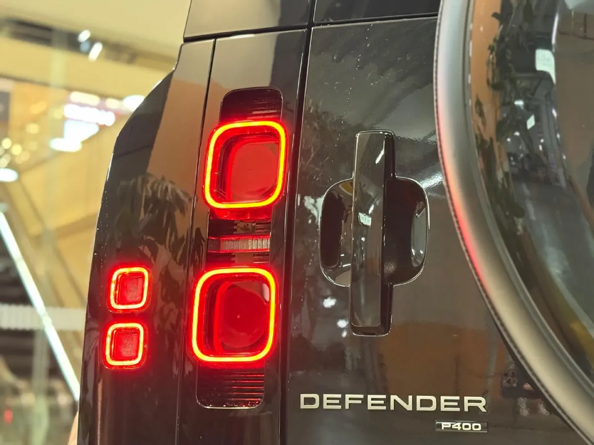 2022 Land Rover Defender 3.0T 400HP L6 8AT,autocango,china used car exporter,china ev exporter,chinese used car exporter,chinese used ev exporter