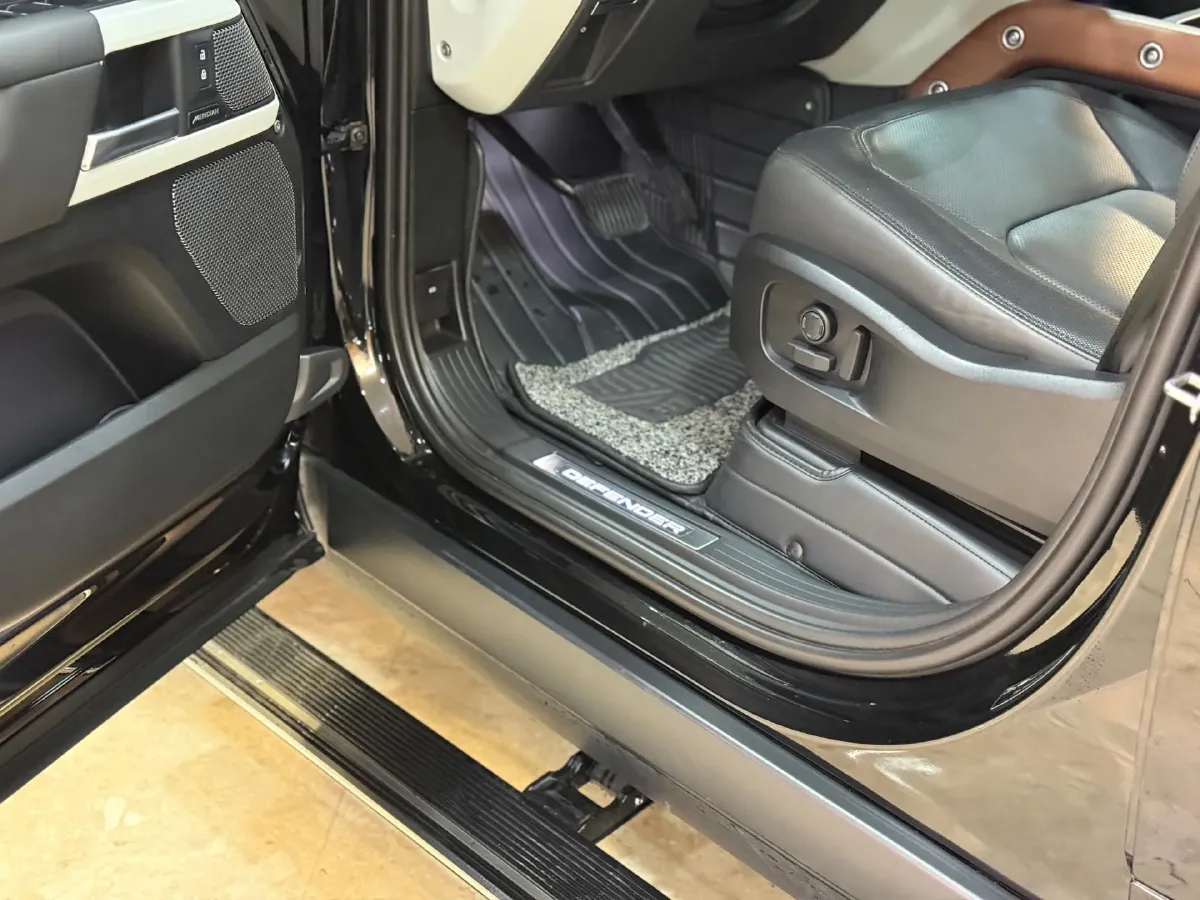 2022 Land Rover Defender 3.0T 400HP L6 8AT,autocango,china used car exporter,china ev exporter,chinese used car exporter,chinese used ev exporter