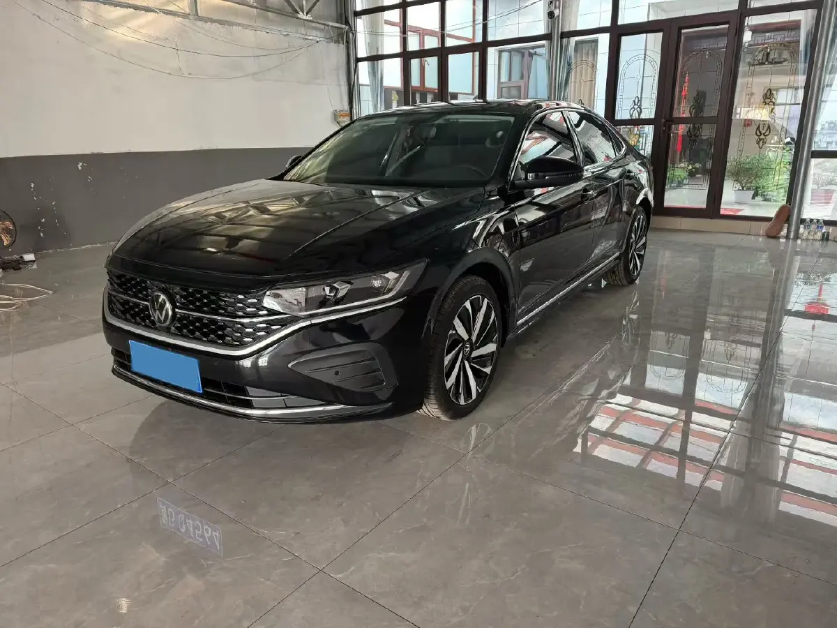 2024 Volkswagen Passat 2.0T 186HP L4 7DCT