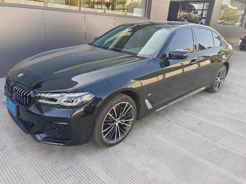2023 BMW 5 Series 2.0T 245HP L4 8AT