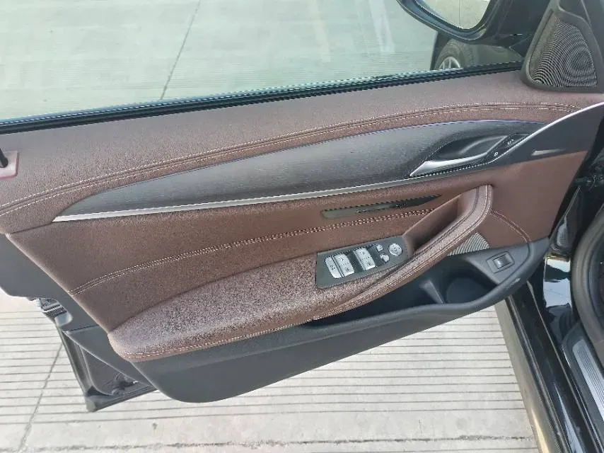 2023 BMW 5 Series 2.0T 245HP L4 8AT,autocango,china used car exporter,china ev exporter,chinese used car exporter,chinese used ev exporter