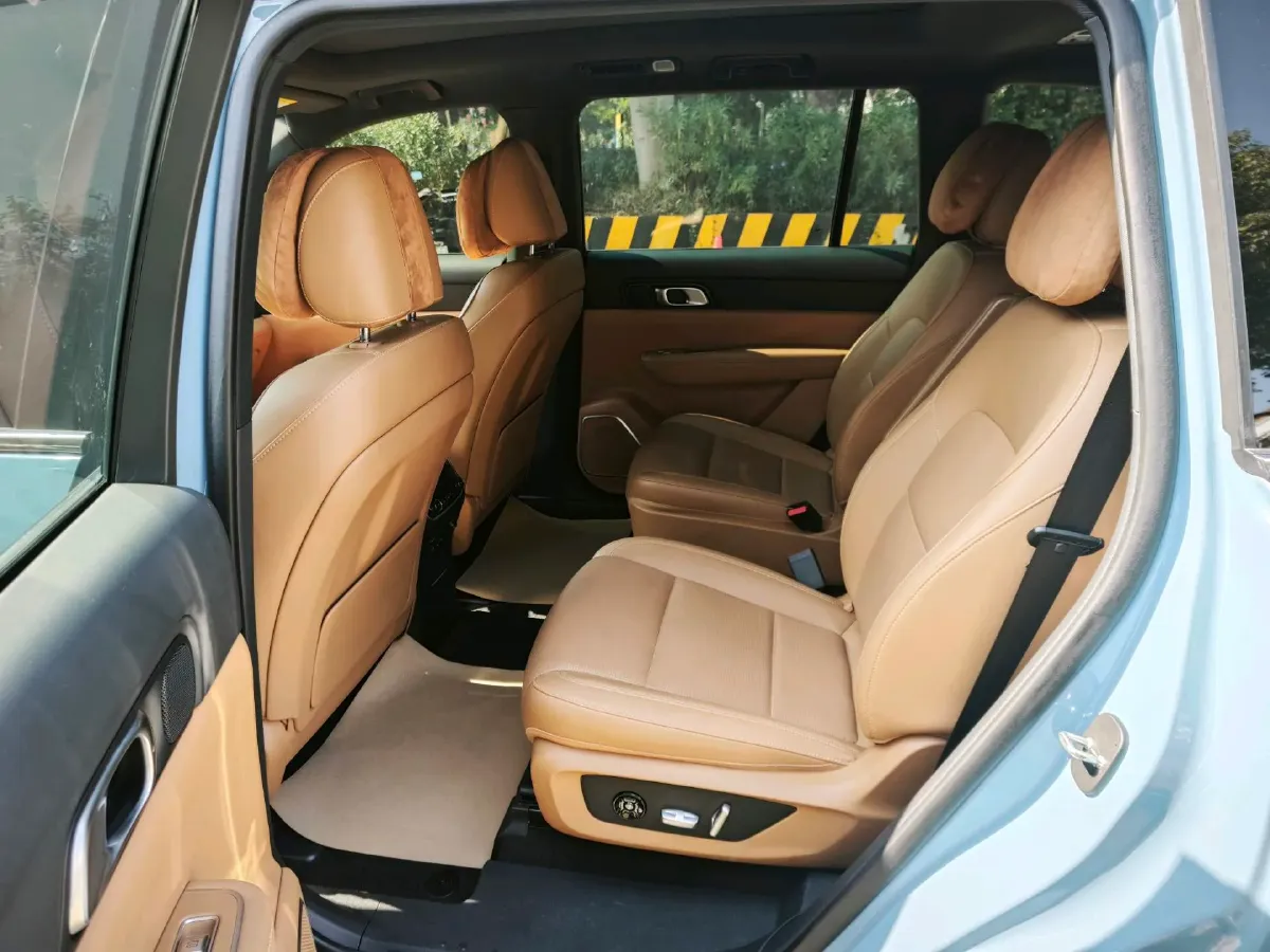 2021 Li ONE Range Extended 131HP REEV 40.5KWH,autocango,china used car exporter,china ev exporter,chinese used car exporter,chinese used ev exporter