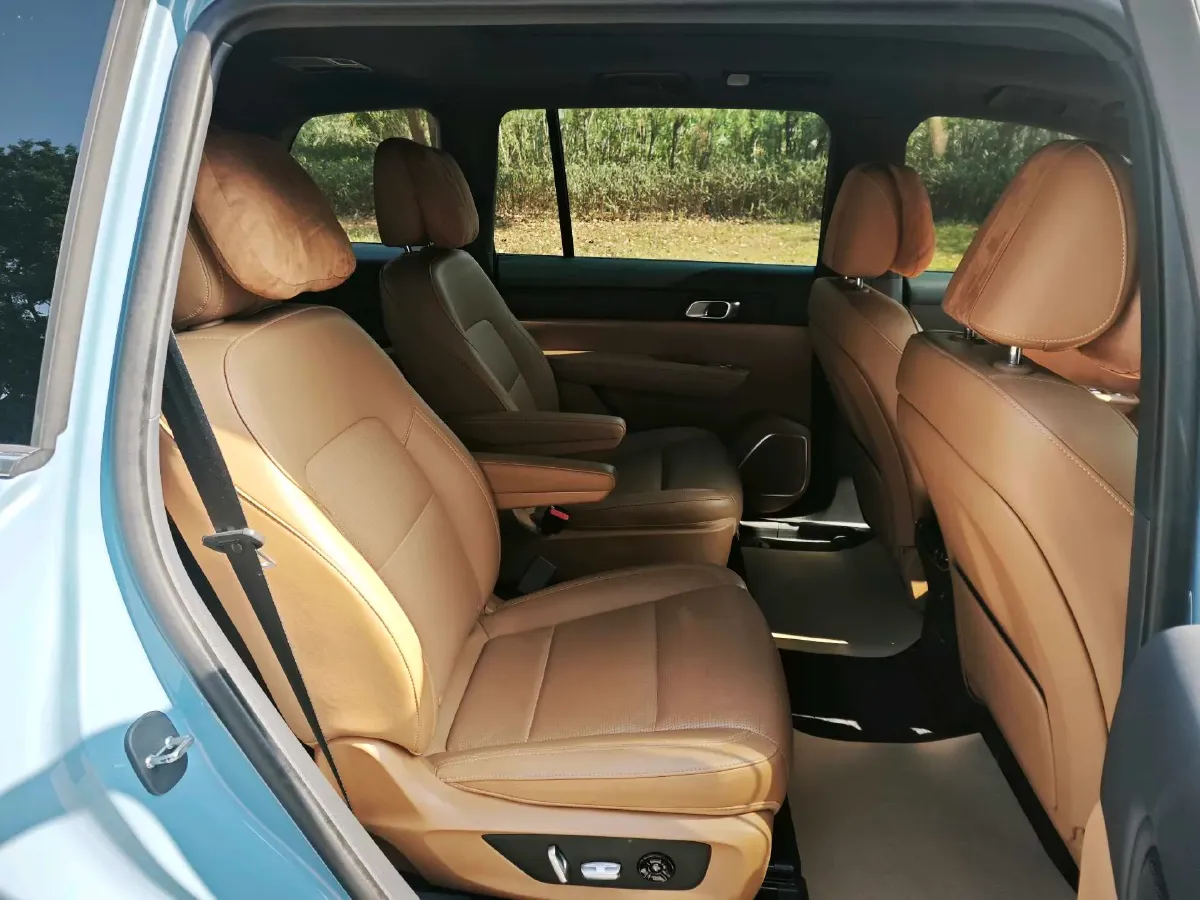 2021 Li ONE Range Extended 131HP REEV 40.5KWH,autocango,china used car exporter,china ev exporter,chinese used car exporter,chinese used ev exporter