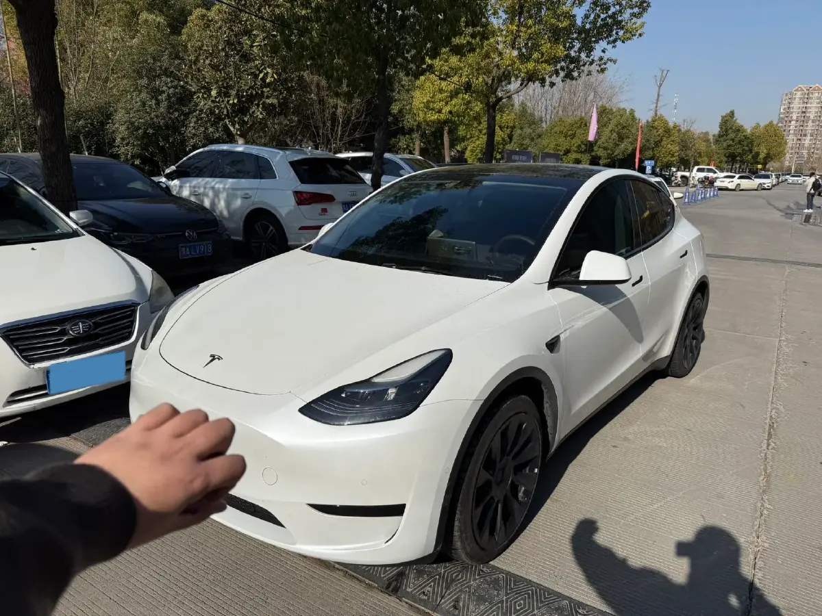 2022 Tesla Model Y BEV 60KWH
