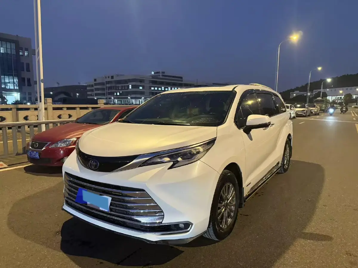 2021 Toyota Sienna 2.5L 192HP L4 E-CVT Hybrid