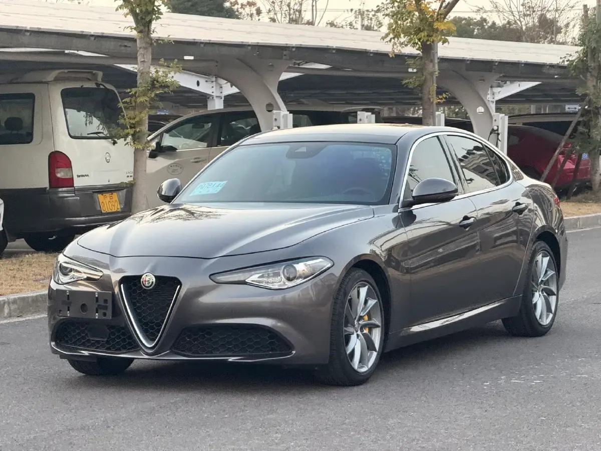 2020 Alfa Romeo Giulia 2.0T 280HP L4 8AT