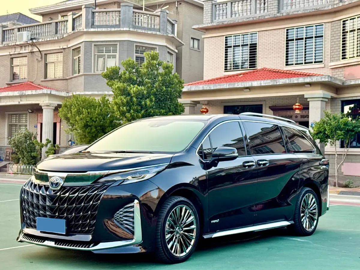 2023 Toyota Granvia 2.5L 189HP L4 E-CVT Hybrid