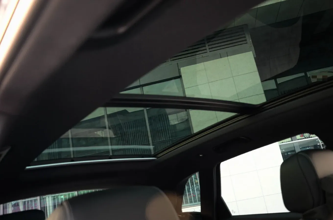 2025 Audi Q5L 2.0T 245HP L4 7DCT,autocango,china used car exporter,china ev exporter,chinese used car exporter,chinese used ev exporter