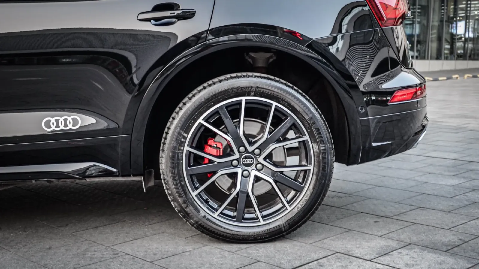 2025 Audi Q5L 2.0T 245HP L4 7DCT,autocango,china used car exporter,china ev exporter,chinese used car exporter,chinese used ev exporter