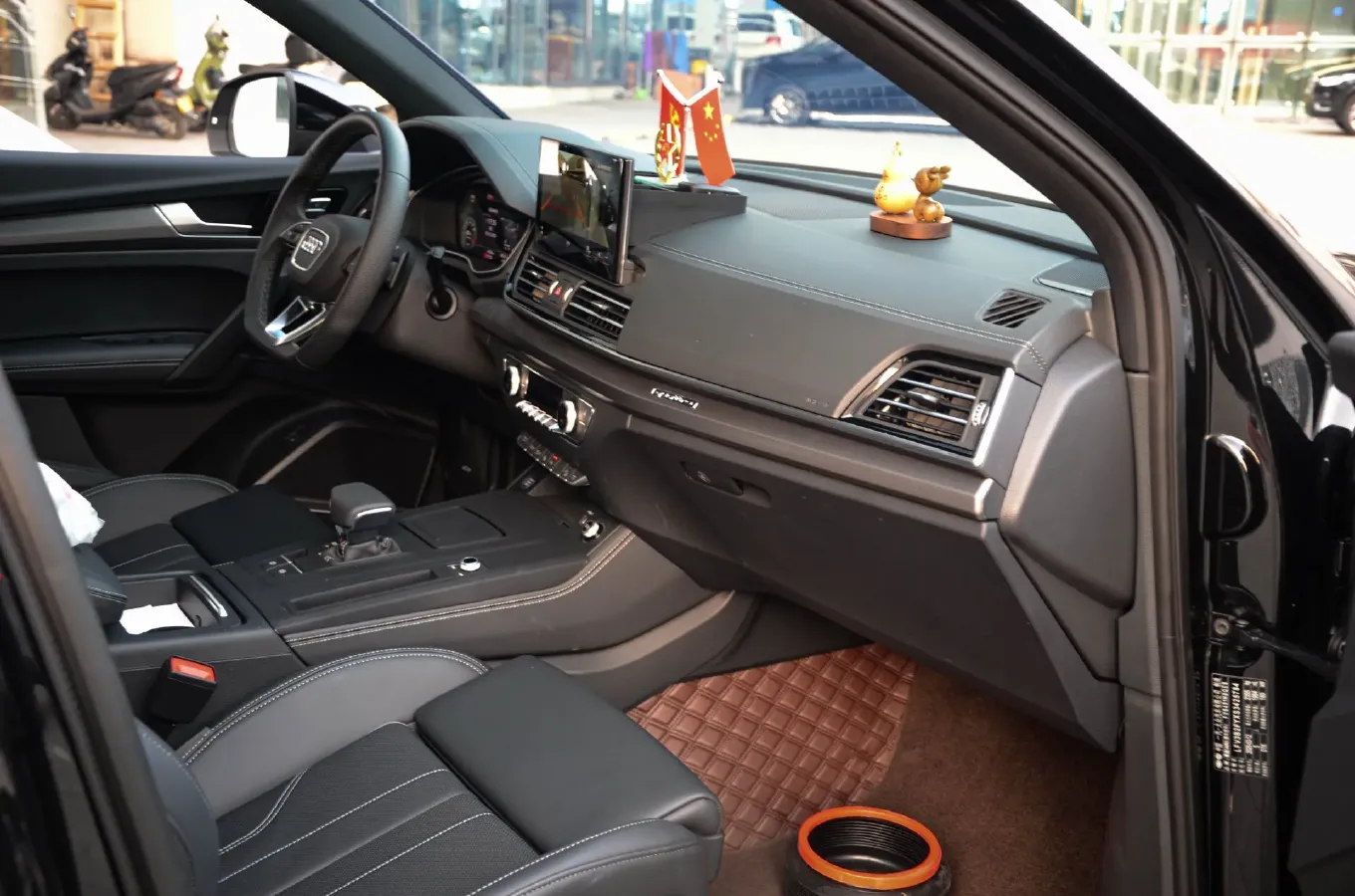 2025 Audi Q5L 2.0T 245HP L4 7DCT,autocango,china used car exporter,china ev exporter,chinese used car exporter,chinese used ev exporter