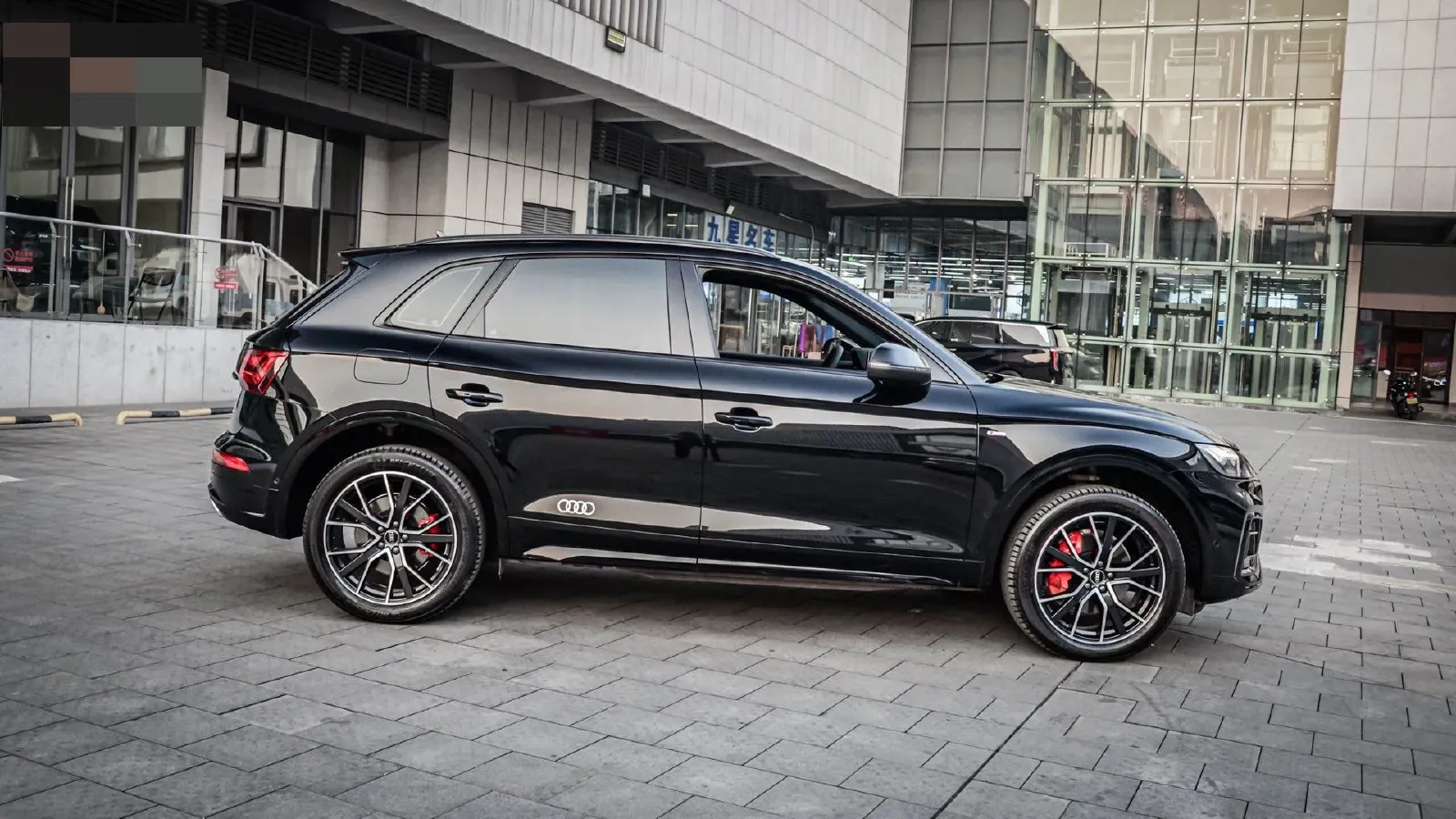 2025 Audi Q5L 2.0T 245HP L4 7DCT,autocango,china used car exporter,china ev exporter,chinese used car exporter,chinese used ev exporter