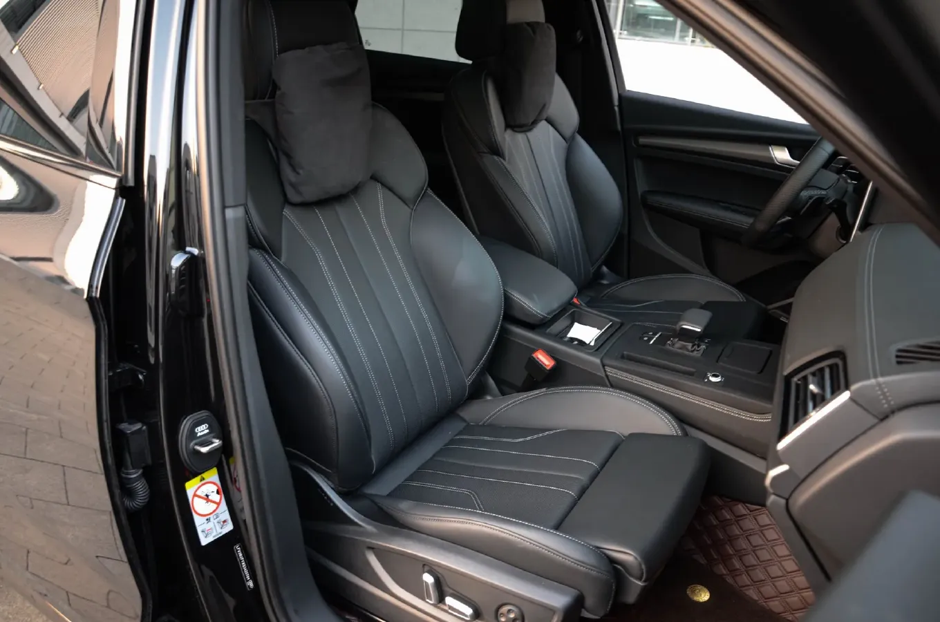 2025 Audi Q5L 2.0T 245HP L4 7DCT,autocango,china used car exporter,china ev exporter,chinese used car exporter,chinese used ev exporter