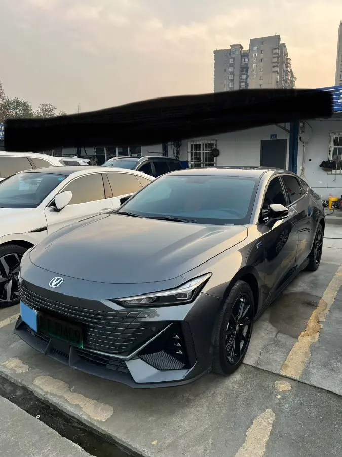 2023 ChangAn UNI-V iDD 1.5T 170HP L4 6TCT PHEV 18.4KWH