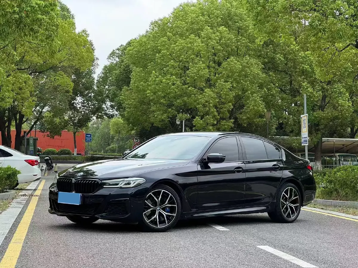 2022 BMW 5 Series 2.0T 252HP L4 8AT