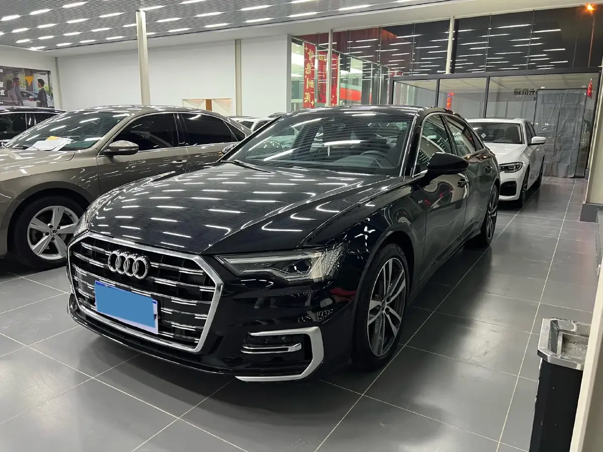 2025 Audi A6L 2.0T 190HP L4 7DCT