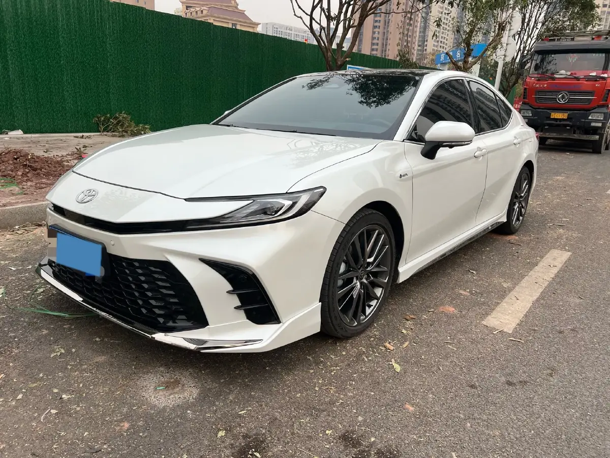 2024 Toyota Camry 2.0L 152HP L4 E-CVT Hybrid