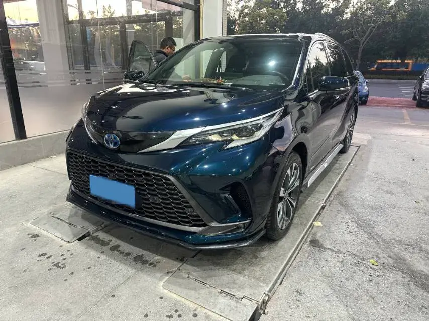 2023 Toyota Granvia 2.5L 189HP L4 E-CVT Hybrid