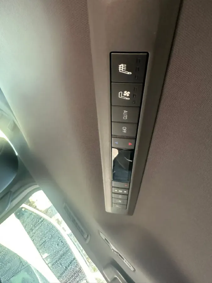 2023 Toyota Sienna 2.5L 189HP L4 E-CVT Hybrid,autocango,china used car exporter,china ev exporter,chinese used car exporter,chinese used ev exporter