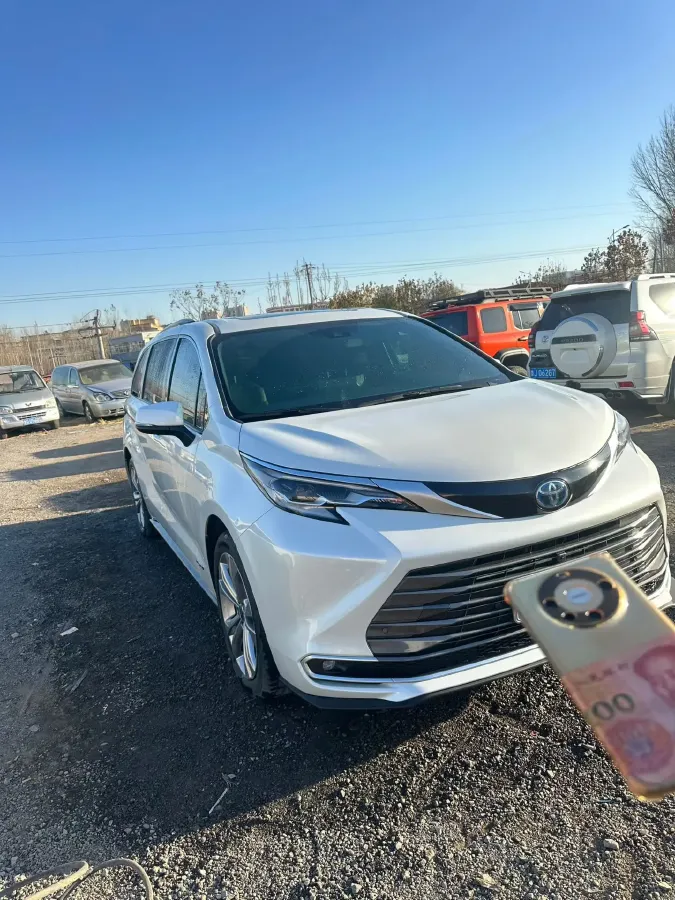 2023 Toyota Sienna 2.5L 189HP L4 E-CVT Hybrid,autocango,china used car exporter,china ev exporter,chinese used car exporter,chinese used ev exporter
