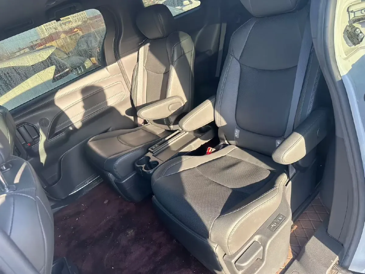 2023 Toyota Sienna 2.5L 189HP L4 E-CVT Hybrid,autocango,china used car exporter,china ev exporter,chinese used car exporter,chinese used ev exporter
